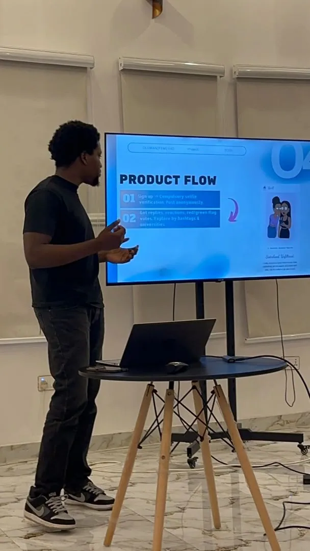 A trainee presenting a product flow