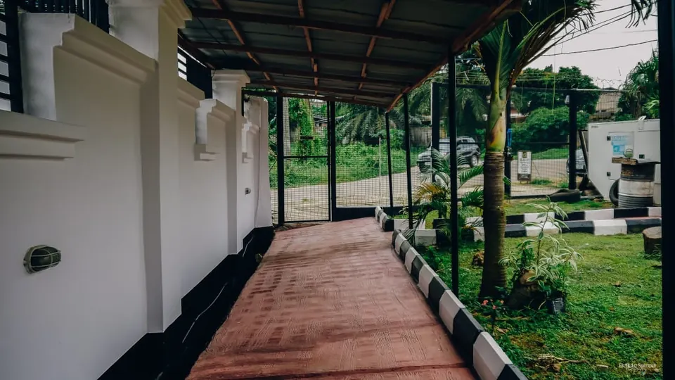 The covered walkway at RAIN